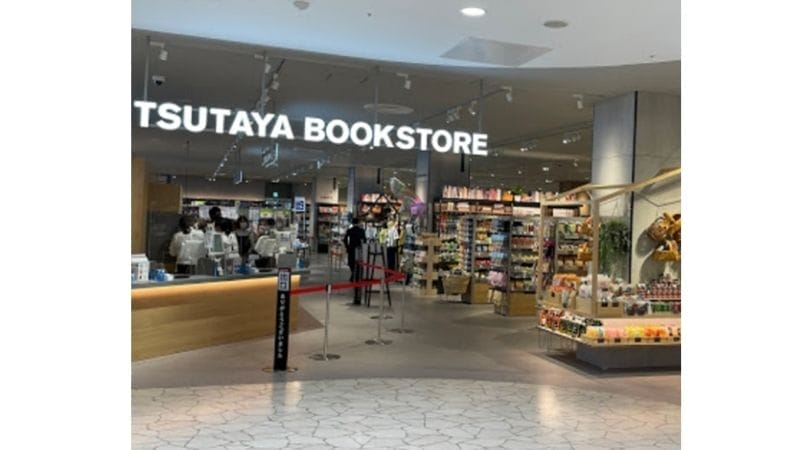 tsutaya bookstoreカラフルタウン岐阜出入口